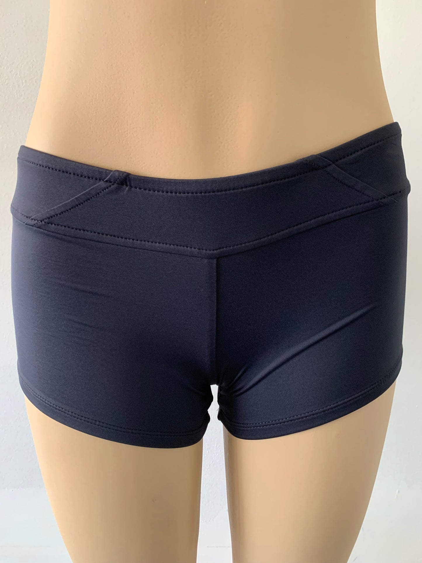 Short Dama